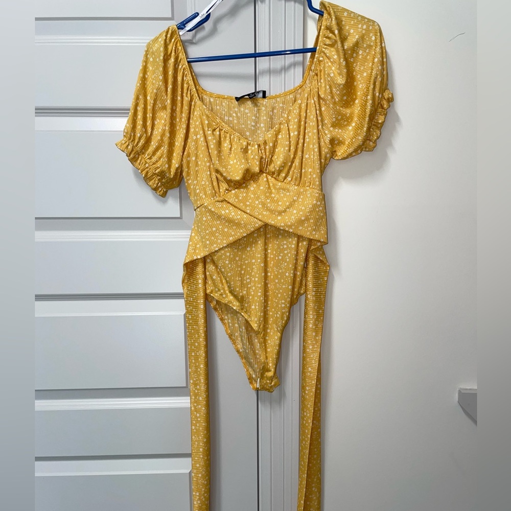 Lulu’s floral bodysuit. Never worn. NWT. Size M